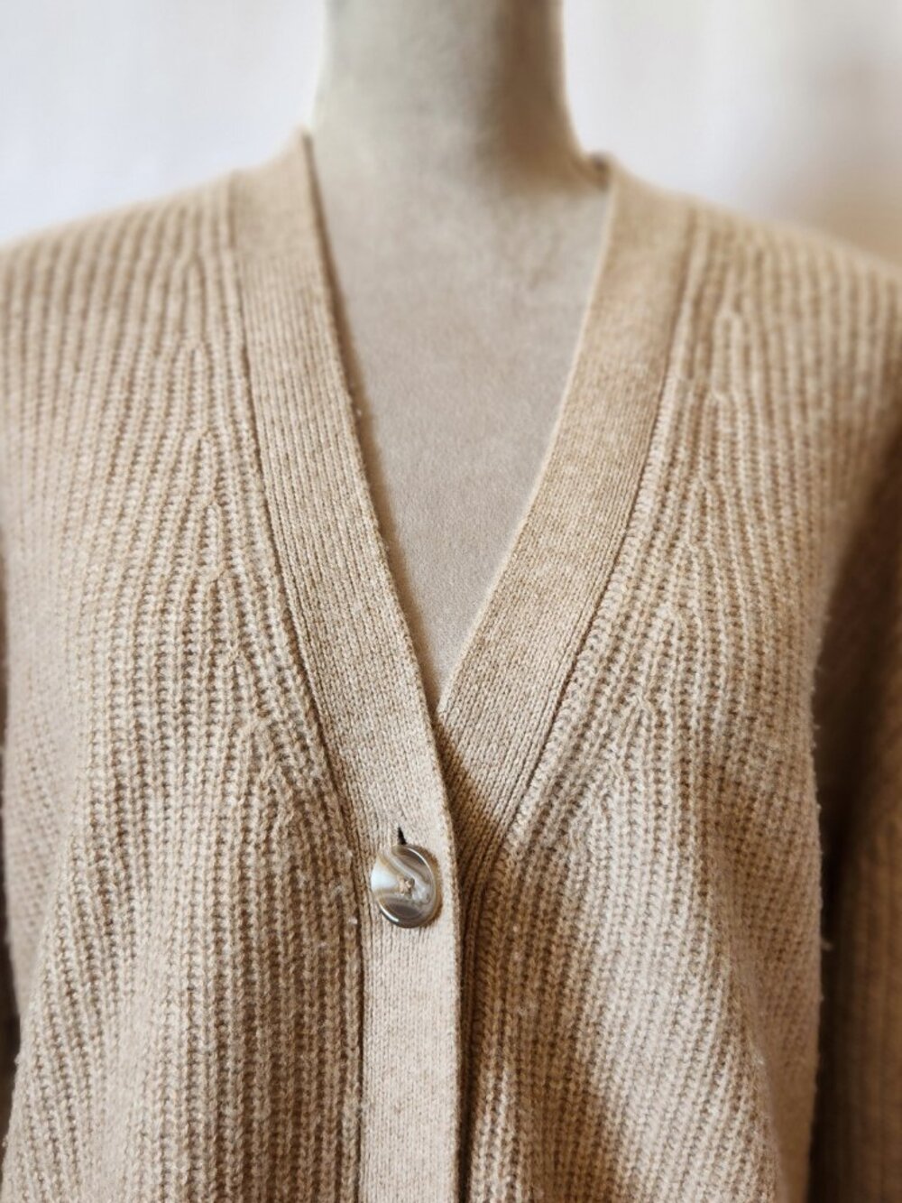 QUINCE Women Size XS Beige 100% Cashmere Button Down Oversized Cardigan Sweater - Picture 3 of 15
